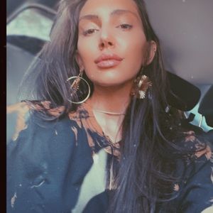 Meet your Posher, Shea